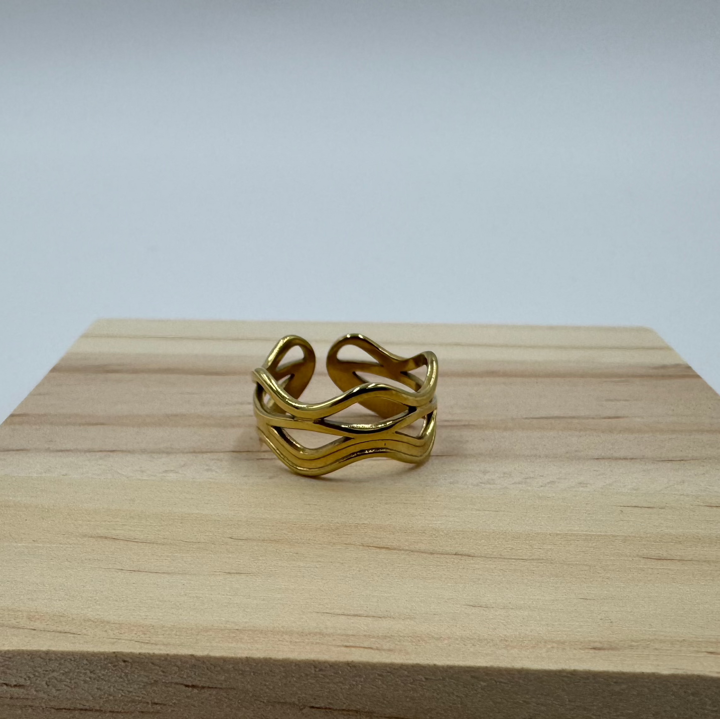 Bague Aura Dorée Vagues Élégantes I Maison Léonides